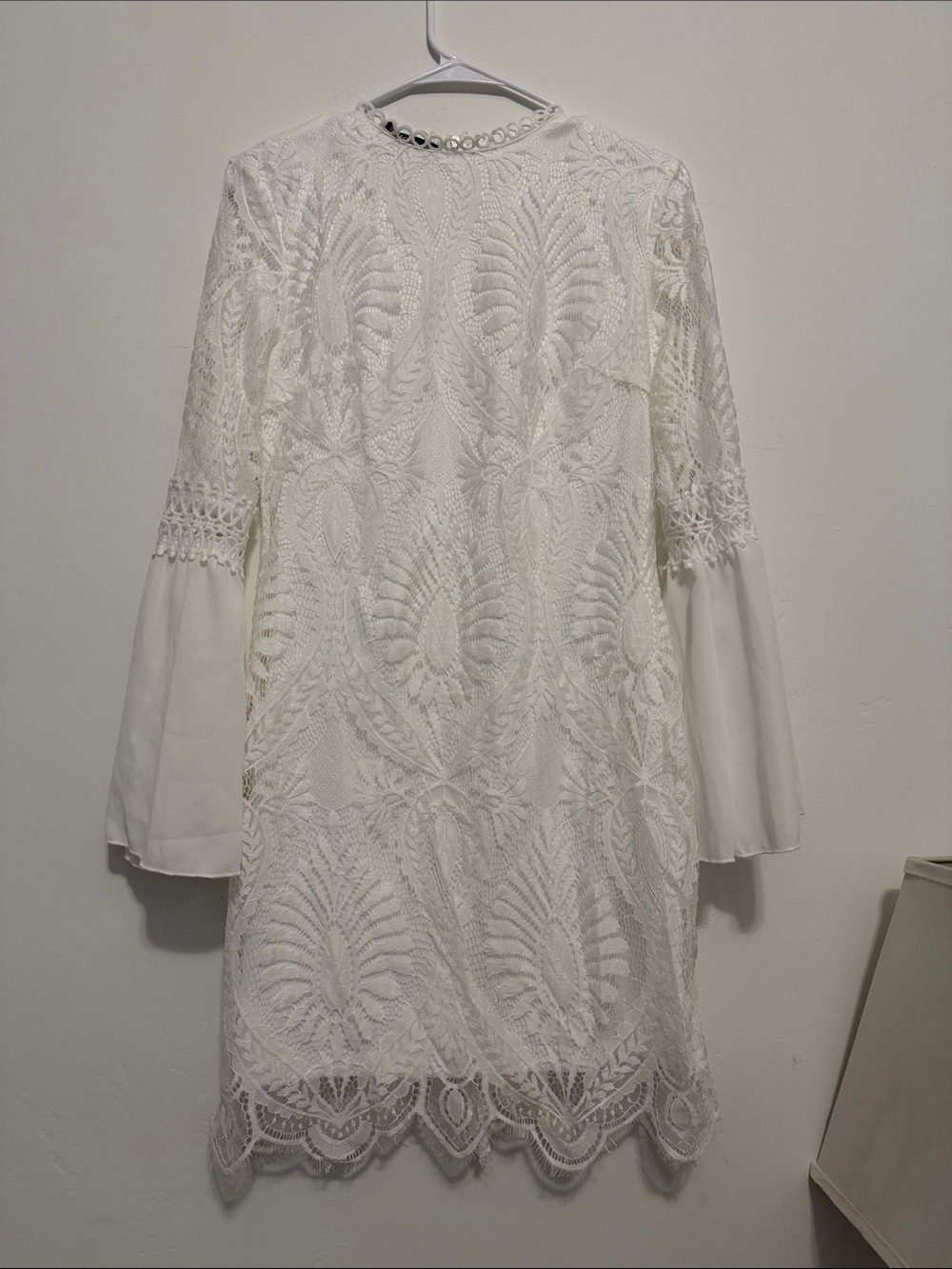 Elegant White Lace Long-Sleeve Bell Cuff Dress